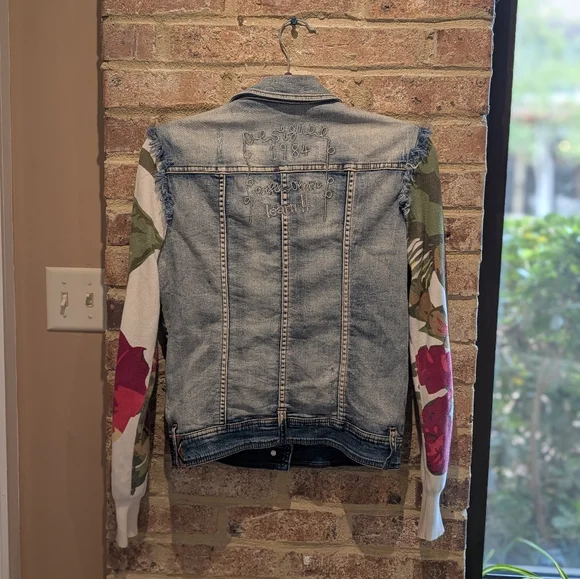 Desigual Embellished Light Wash Denim Jacket with Multicolor Floral Sleeves - Picture 7 of 9